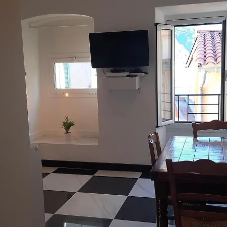 Logis Capodanna * Μεντόν
