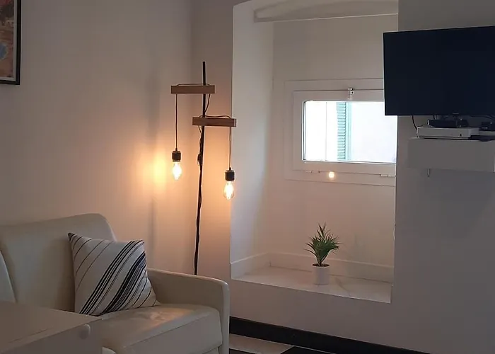 Logis Capodanna شقة مينتون